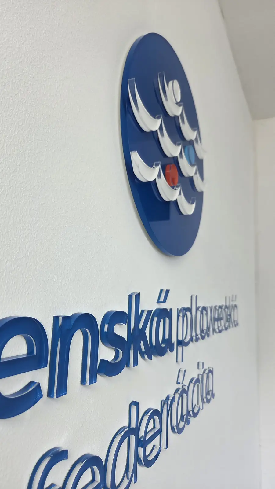3D logo v interiéri