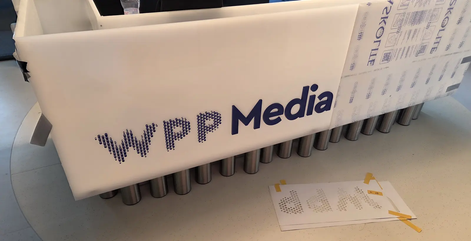 3D logo na recepcii